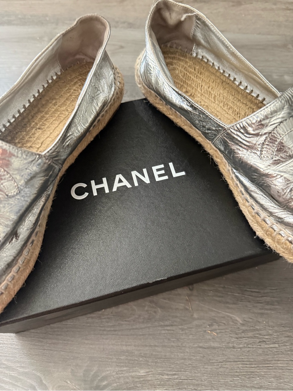 CHANEL Metallic Silver Espadrille Flats with CC Logo - Picture 4 of 5